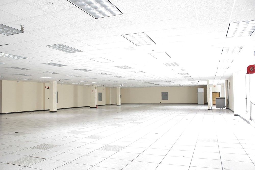 Magnavox Way Corporate Center: 1700 Magnavox Way, Fort Wayne, IN 46804